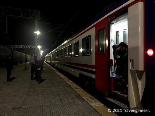 夜行列車 停車